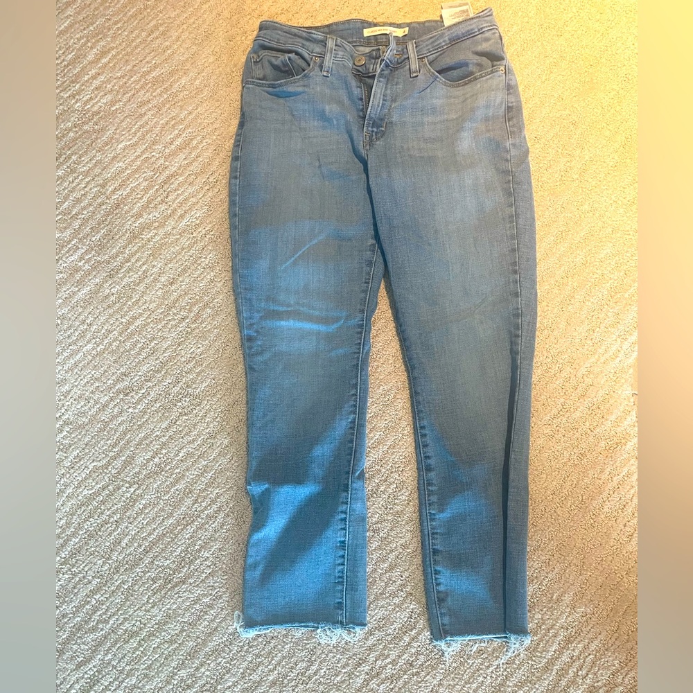 Levi’s mid rise skinny size 4